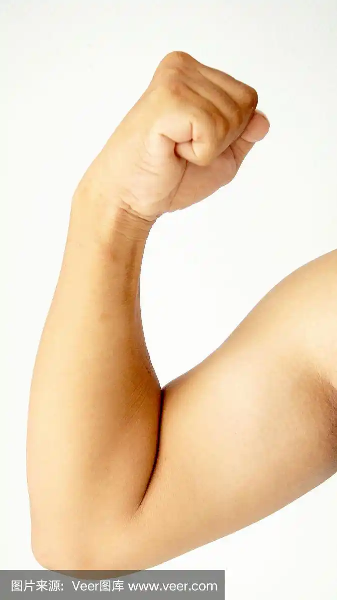 肌肉发达的手臂弯曲的图片