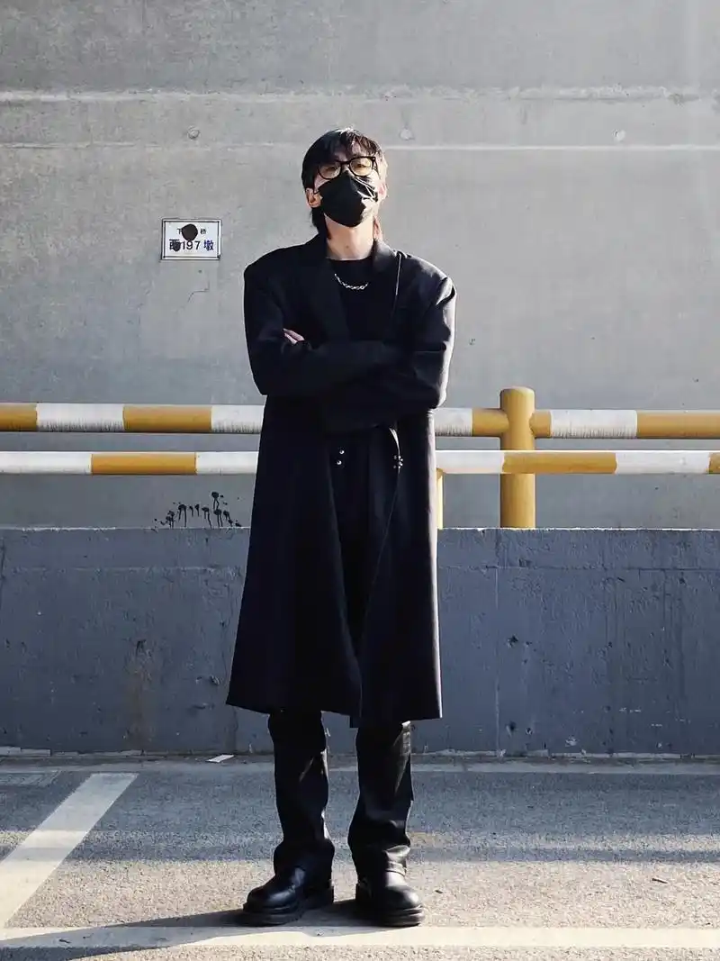 今天上身无糖的长款大衣,在我身上感觉像极了江浙沪渣男…… # - 抖音