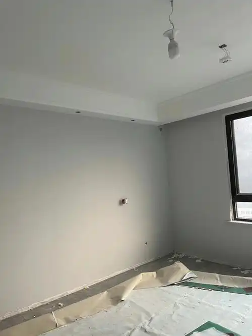 乳胶漆刷完啦,客厅太空漫步,卧室杏子灰,主卧单面墙珊瑚,其他三面杏子