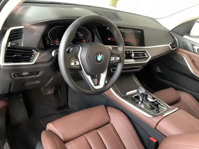 宝马x5 xdrive30i x设计套装 白外/摩卡 现车优惠28900元