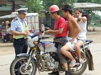 摩托车载人怎样处罚