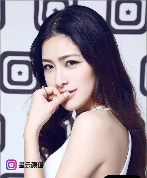 据悉,北京十大校花中,有火爆网络的北京地铁女神,也有客串天天向上的