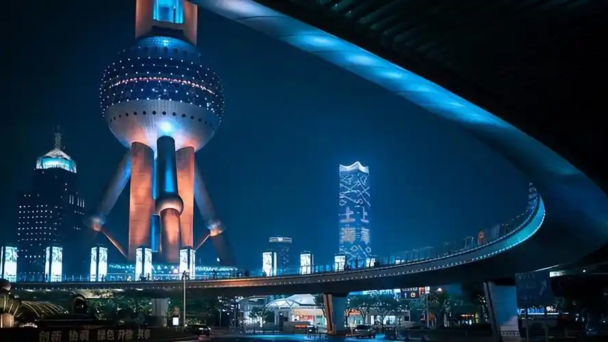 上海东方明珠塔-游客共有5个活动区域,共25层