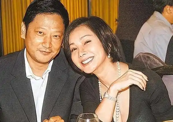 "亿万富婆"陈美凤:67岁身边仍追求者不断,现男友比她还小30岁