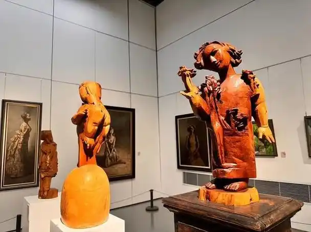 本次展览是天津美术学院郑金岩,姜中立,范敏,陈钢,于小冬五位教授的