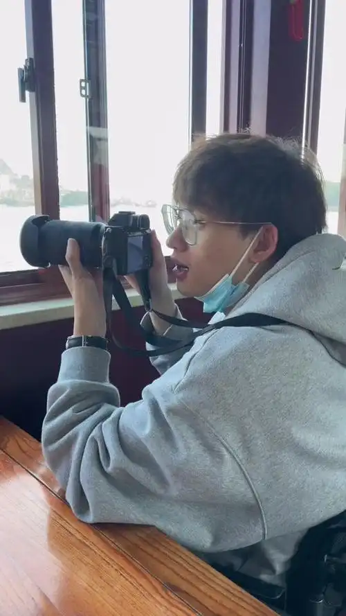 郑博文_郑博文个人资料_郑博文直播间_18183kol_18183网红站