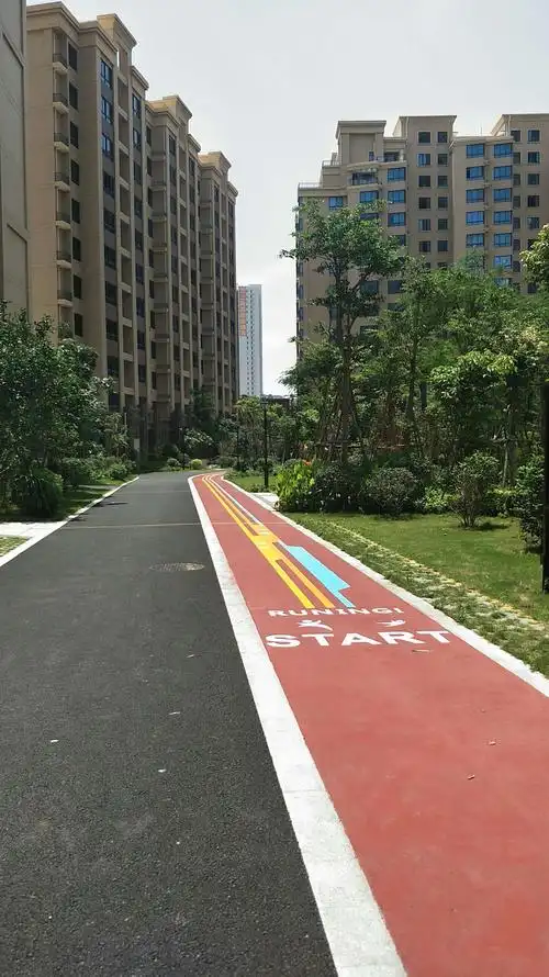 橡胶跑道(环绕小区一周).