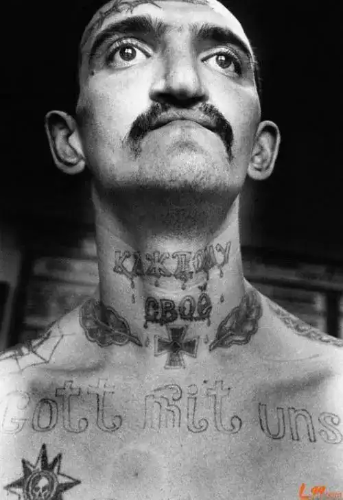 其实,要论对时尚追求的孜孜不倦度,意大利黑手党几辈子也赶不上俄罗斯