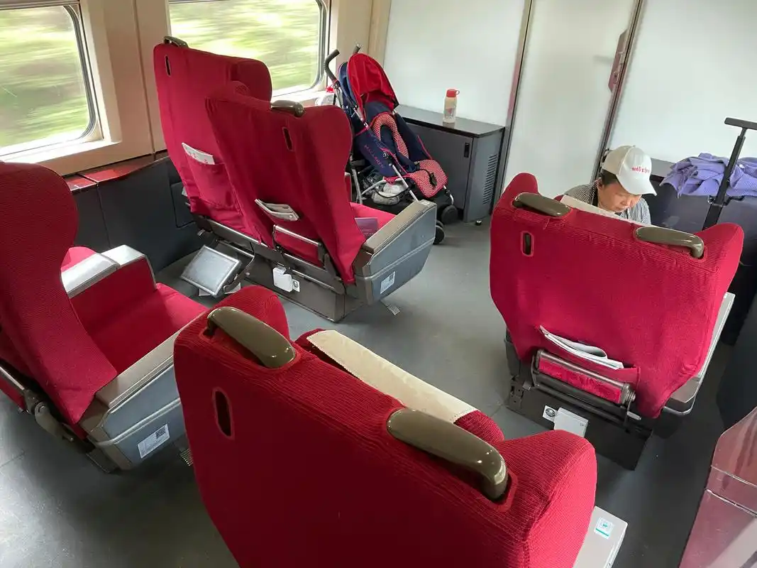 高铁380a车型的特等座也太舒服了吧 今天带宝宝去广州玩,定了高铁的特