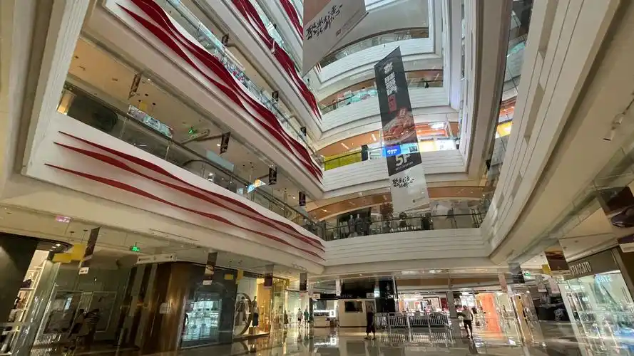 南充王府井购物中心节能减排让电于民共战烤验