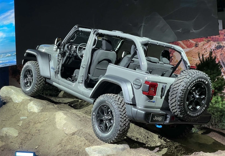 jeep牧马人新车型发布,搭载2.0t插电混动,敞篷车身,外观很霸气