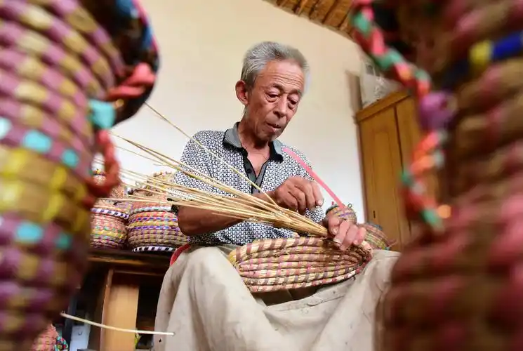 草编技艺传承人杨振国:割舍不掉的老手艺
