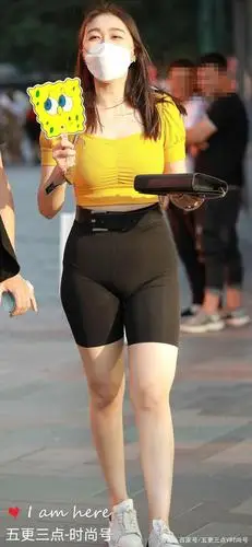 身材饱满的美女,穿啥都好看,气质好馋人,有没有?