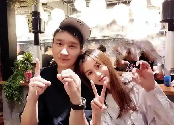 孙悦娇妻陈露现状:打高尔夫穿名牌,在美国很滋润,回应网络相亲