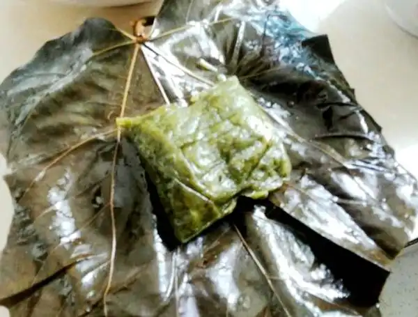 家乡传统美味桐叶包蒿菜粑