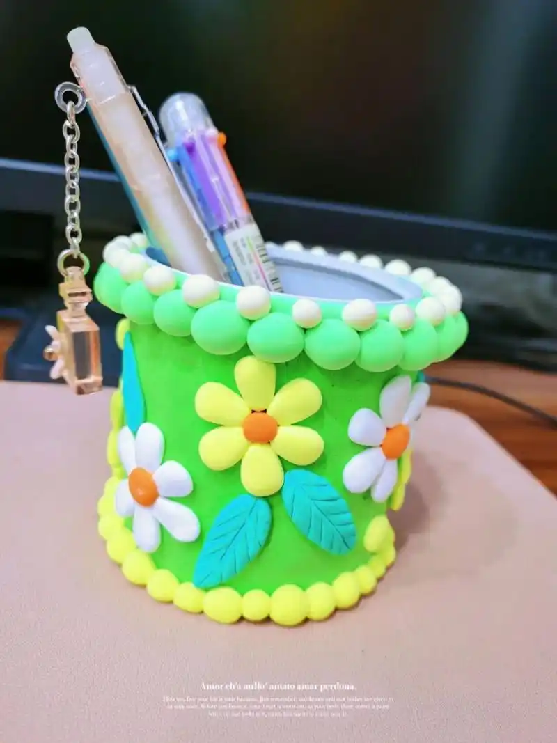 超轻黏土|diy笔筒 97废弃的零食罐,用黏土做一个春天颜色的笔筒