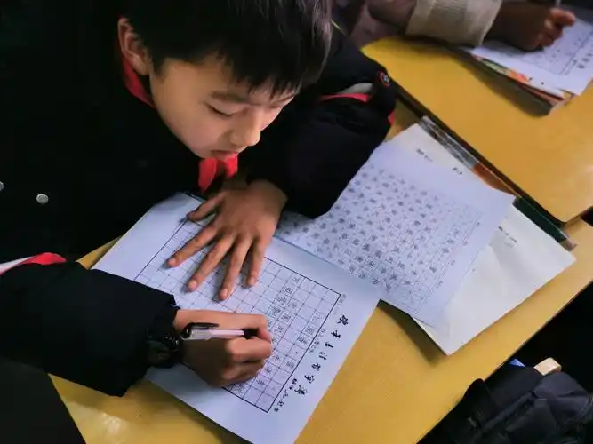 书写汉字之美 传承经典文化——六年级语文教研组写字比赛