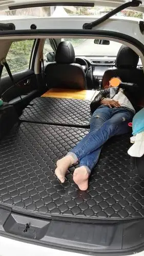 汽车行驶过程中,把后座放平睡觉算违章吗?交警这么说