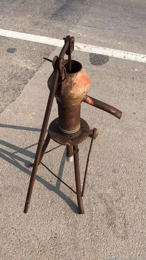 铁制老式压水井家用手动包老完整正常使用680元不议价不包邮