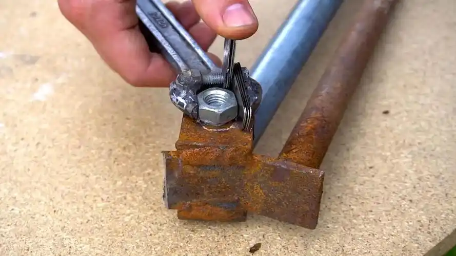 牛人自制万能扳手这技术太牛了