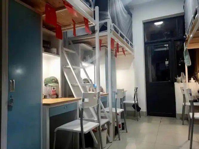 广州美术学院宿舍环境照片2.独立阳台,独立卫生间1.