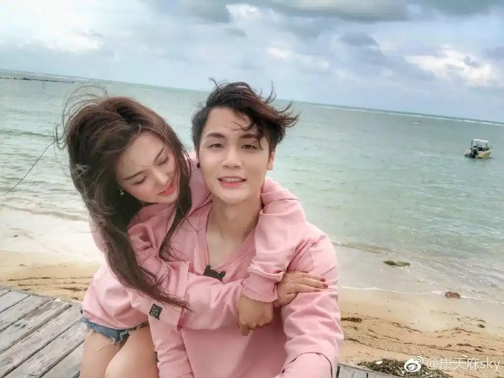 广东人从小看到大的肥仔康天庥真的结婚了老婆是