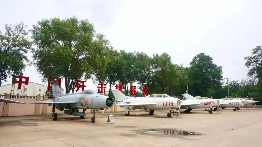 沈飞航空博览园室外展区,陈列着许多真正的歼击机
