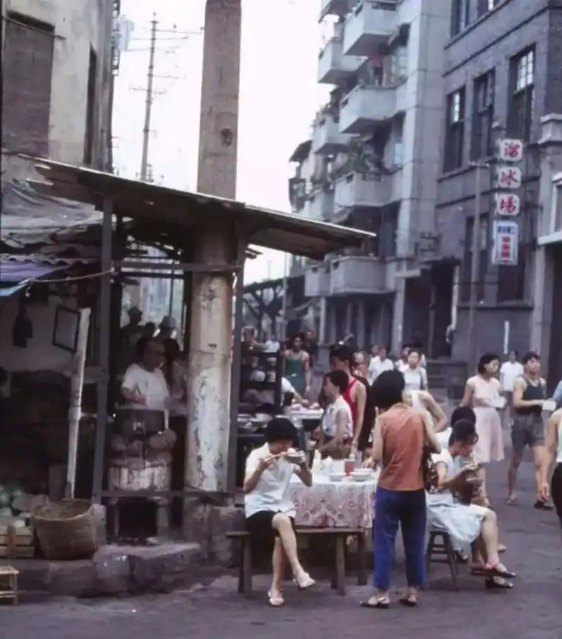 湖北武汉老照片:90年代的城市风貌,那时的"省会"是什么样子?