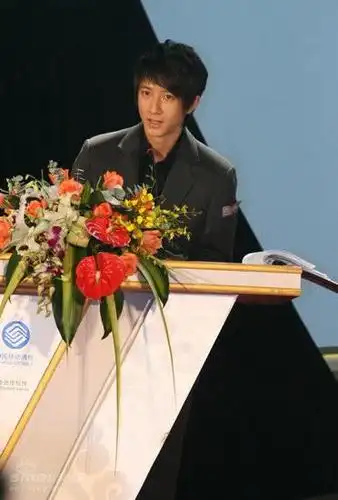 图文北京欢迎你发布会韩庚西装亮相