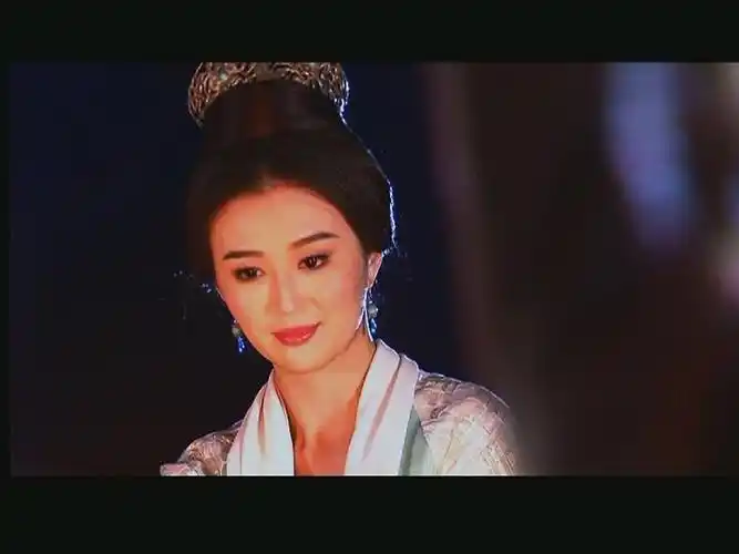 当年小编源于对周芷若这个角色的钟爱,也是对出演者刘竞做过一番调查.