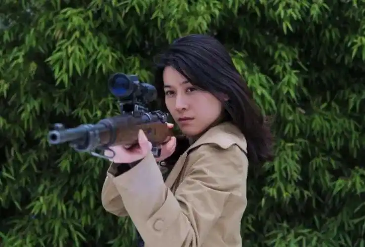 甄锡个人资料简介:曾是模特冠军,嫁给黄海冰甘当贤妻良母,5年生一双