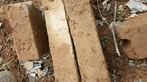 我想知道这是那个年代的墓砖?请指教