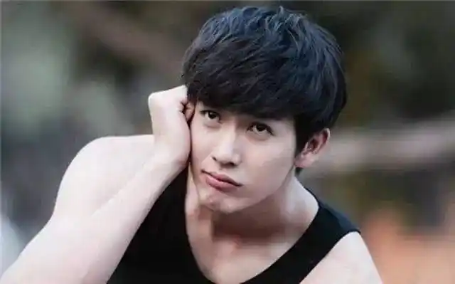 泰国与中国自古便有交流,连前总统英拉的祖籍都是广东,明星中