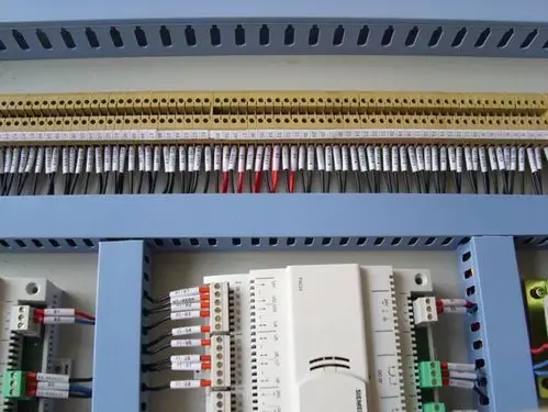 产品介绍: ddc控制箱是根据客户所需控制的对象来配置设施的,用来安装