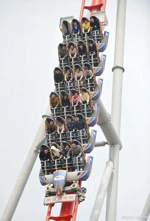 深圳欢乐谷过山车追尾事故,欢乐谷不再欢乐!