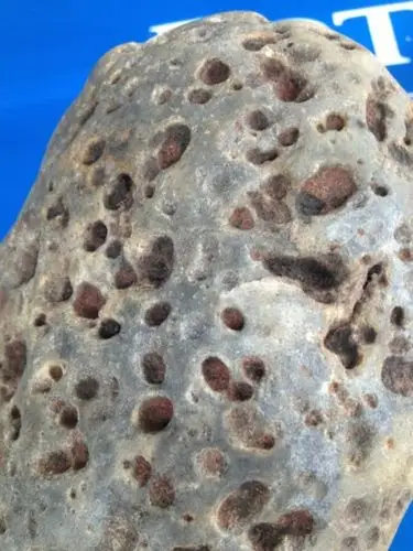 石陨石有什么特征?是不是和这个一样?