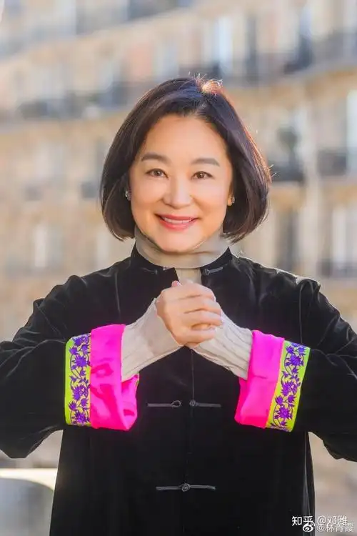 69岁林青霞戴卡地亚气质优雅她为什么是岁月不败的美人