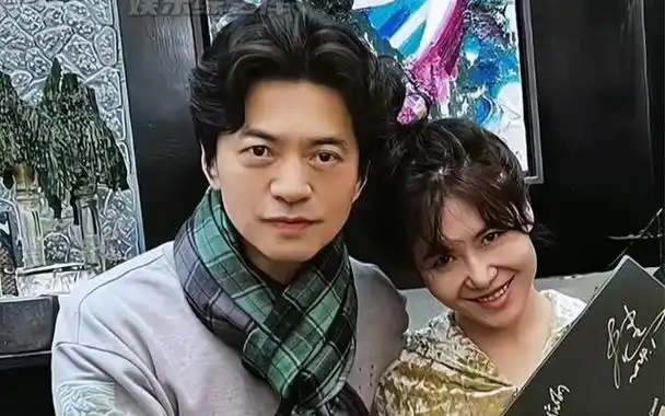 李健妻子罕露真容44岁学霸清华社会学博士颜值惊艳