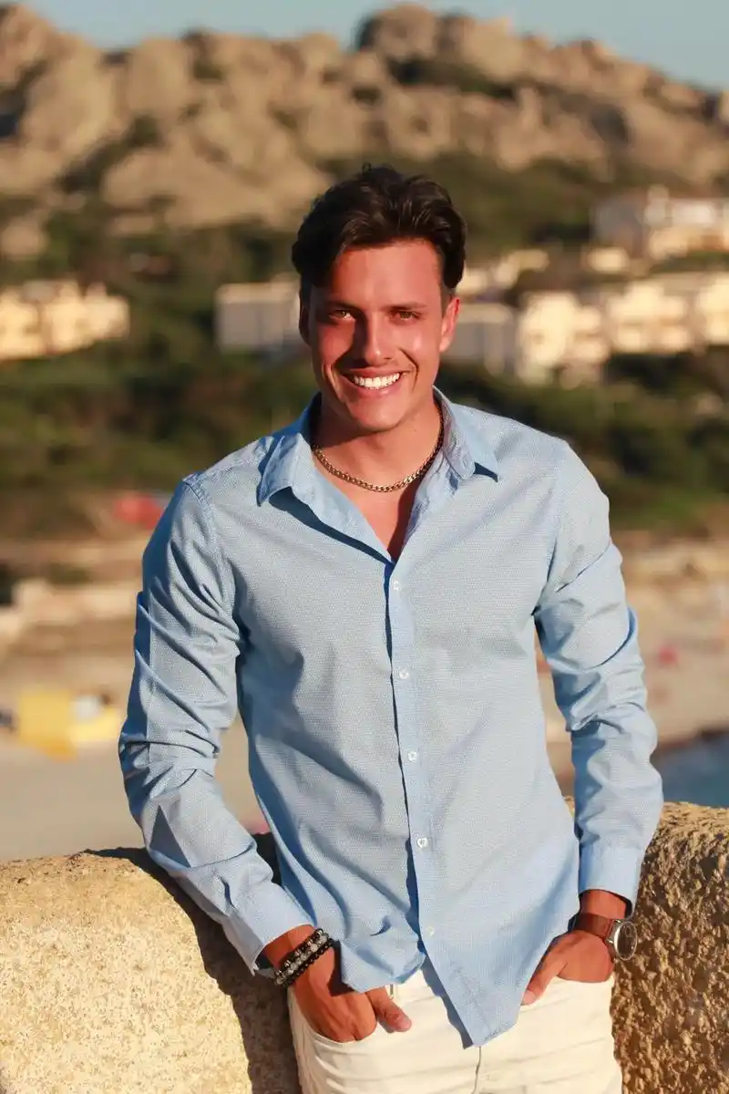 是的,我一直在微笑97.#微笑是最美的语言 #外国人 #帅哥 - 抖音