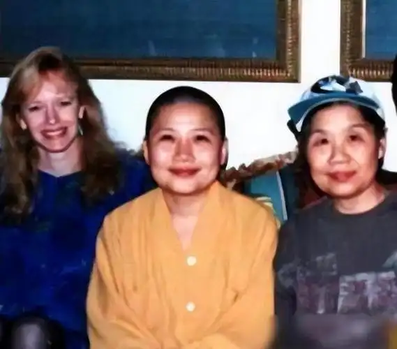 歌手李娜出家已二十多年老母亲含泪陪她住寺庙今过得怎么样
