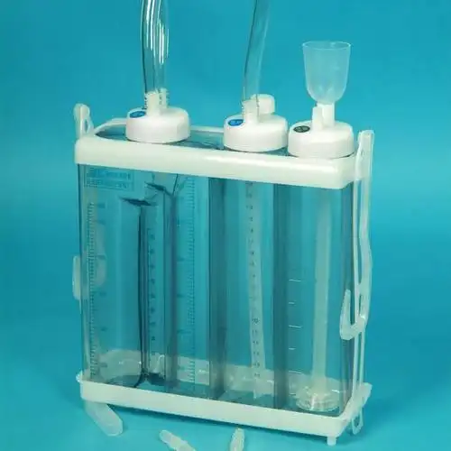 而另一端接入比其位置更低的水封瓶,以便排出气体或收集胸腔内的液体