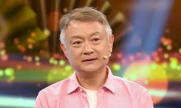 23岁爆红,娶18岁初恋,中年丧子一夜白头,欧阳奋强现在怎样了?