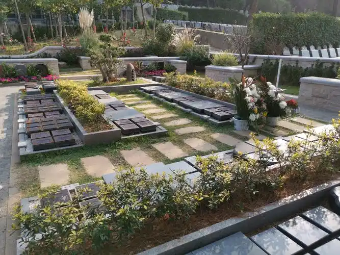 公墓,墓碑设计日渐趋向艺术化