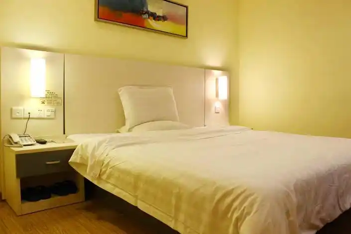 玉林城市名人商务酒店(小天鹅店)