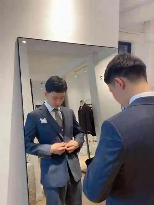 睿制男装-"曾几何时,我看到穿西装的男人总会觉得那是.