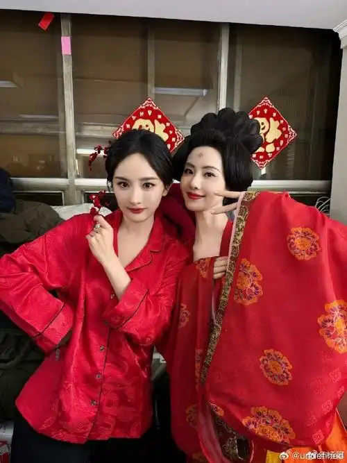 女明星势均力敌的双人合照