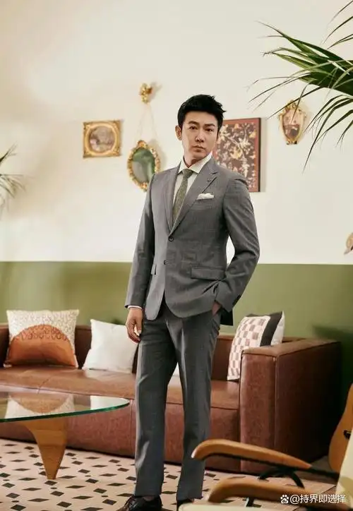 陆毅带女儿拍写真15岁贝儿身高快赶上爸爸一双筷子腿吸睛