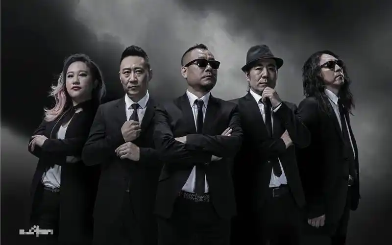 零点乐队-爱不爱我