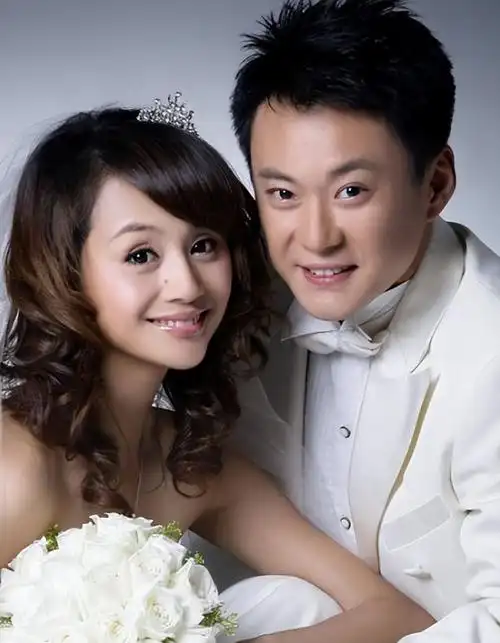 回顾曹颖嫁给王斑后被扔出去拍戏如今她生活幸福吗