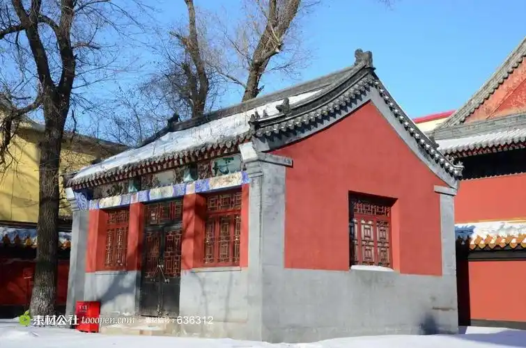 硬山顶,即硬山式屋顶,是汉族传统建筑设计双坡屋顶形式之一.